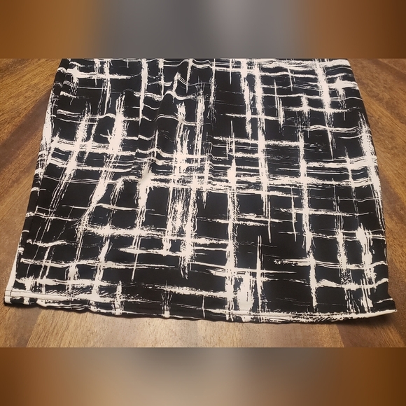 Black and White Sleeveless Sheath Midi Dress Size Small - Picture 10 of 10